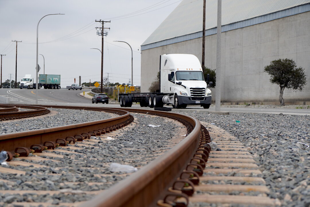 commercial-ports,-truckers-feeling-pinch-from-fewer-shipping-containers