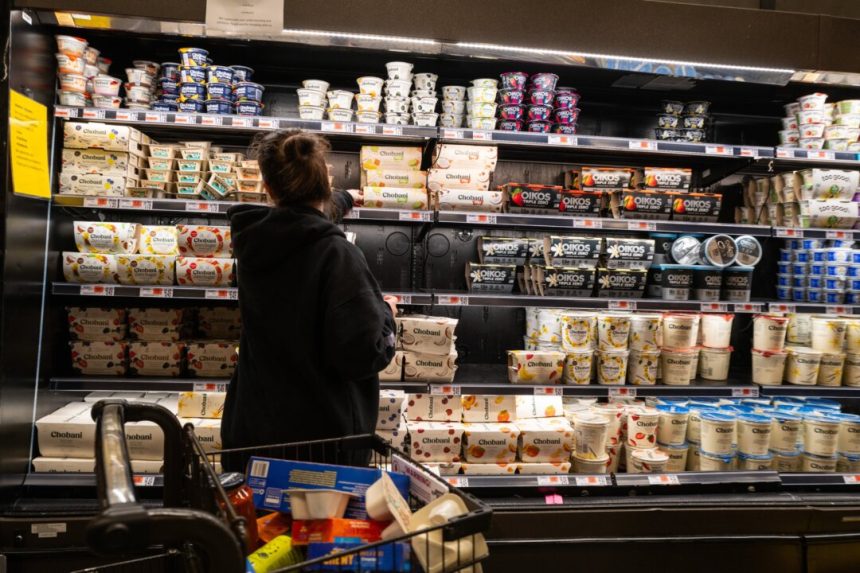 us-consumer-confidence-falls-in-june:-conference-board-index