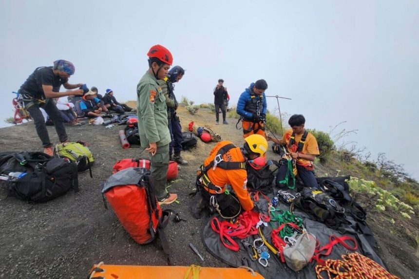 brazilian-tourist-found-dead-after-falling-from-an-indonesian-volcano