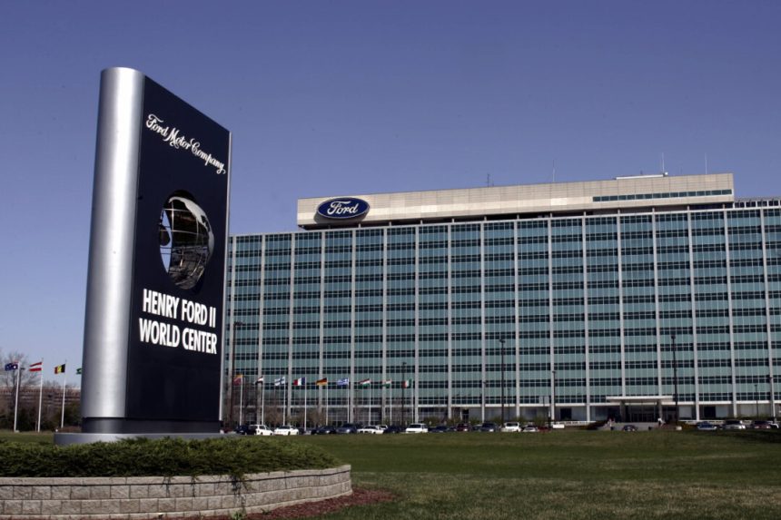 ford-asks-salaried-workers-to-return-to-office,-4-days-a-week-by-september