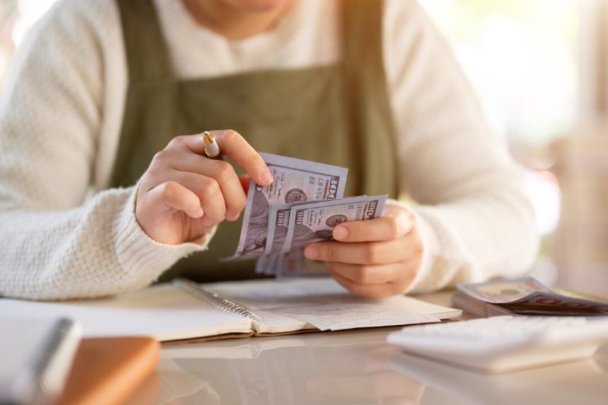 3-summer-side-hustles-that-are-actually-worth-doing