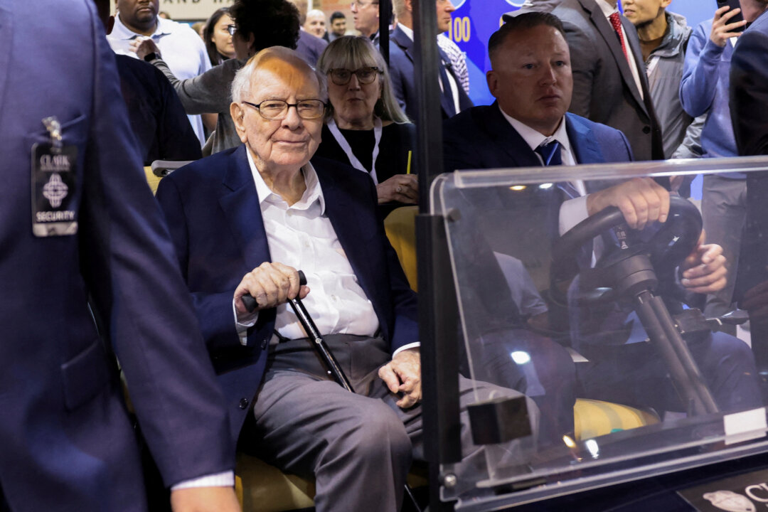 warren-buffett-gives-$6-billion-in-berkshire-stock-to-5-foundations warren-buffett-gives-$6-billion-in-berkshire-stock-to-5-foundations