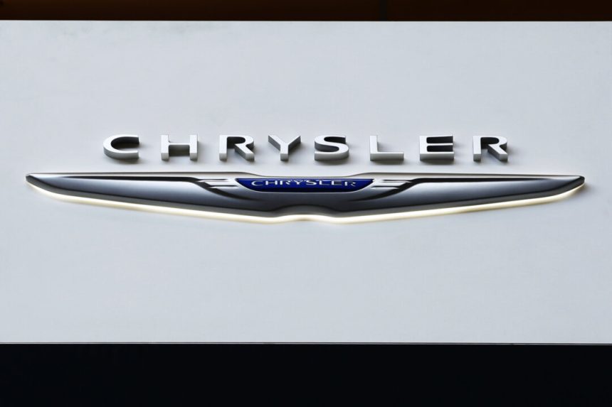 chrysler-recalls-some-2022–2025-pacifica-and-voyager-vehicles-to-fix-potential-airbag-issue