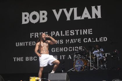 uk-prime-minister-blasts-rapper’s-‘death-to-the-idf’-chant-at-glastonbury-festival