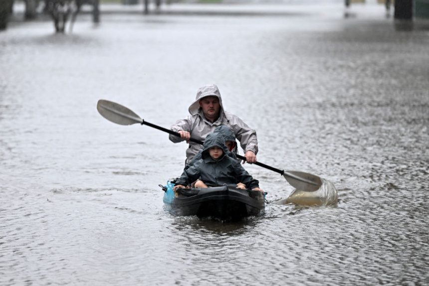 floods-hit-200-properties-amid-wild-winds-and-rain,-17,000-without-power