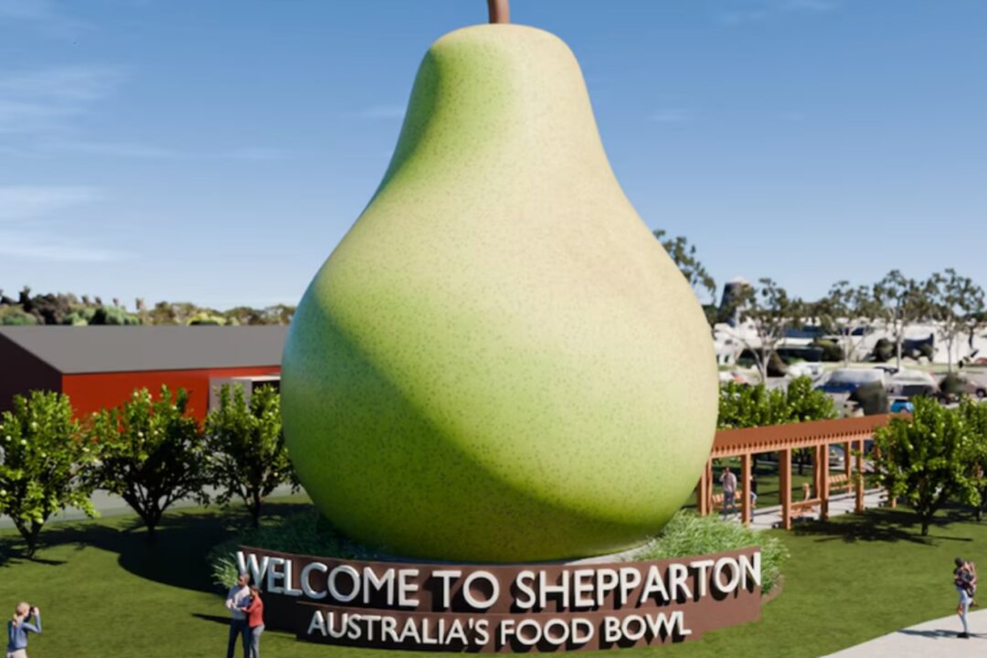big-pear-joins-australia’s-supersized-attractions