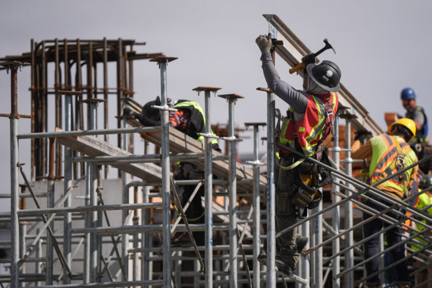 canadians-will-see-wages-pick-up-as-immigration-slows,-conference-board-argues
