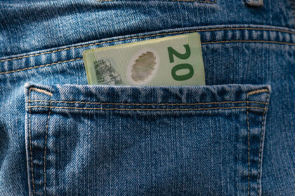 nz-first-introduces-bill-to-protect-cash-transactions