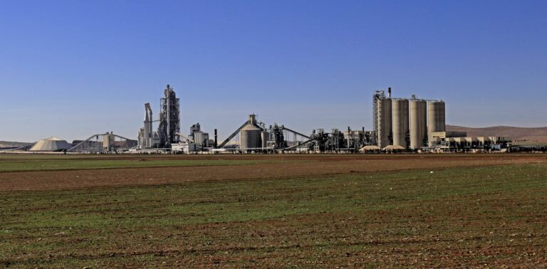 doing-business-in-conflict-zones:-what-companies-can-learn-from-lafarge’s-exit-from-syria