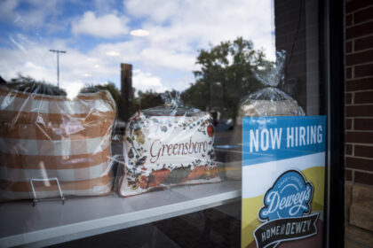 us-jobless-claims-fall-to-lowest-level-in-7-weeks