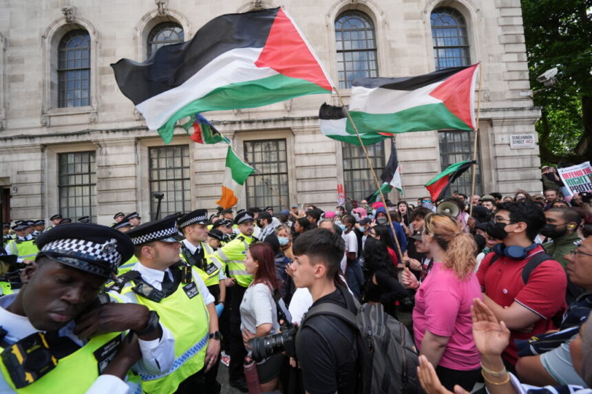 uk-police-arrest-dozens-supporting-banned-pro-palestinian-activist-group
