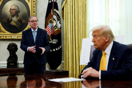 trump-looking-into-firing-powell,-kevin-hassett-says