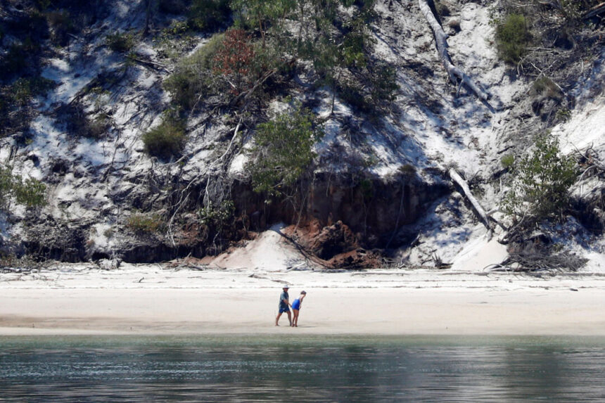 un-officially-adopts-aboriginal-name-for-world’s-largest-sand-island