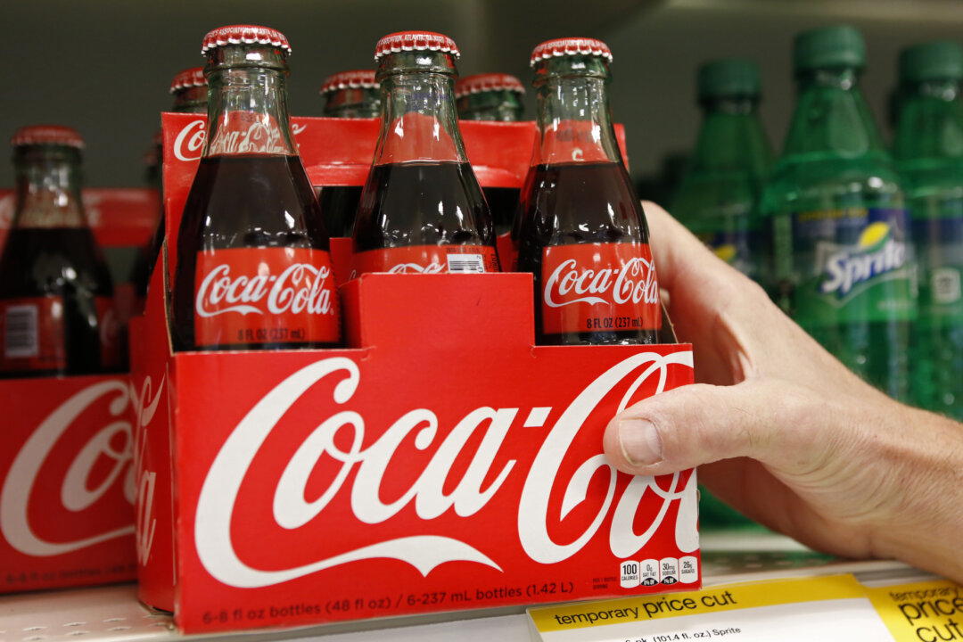 coca-cola-agrees-to-use-cane-sugar-in-us-made-coke:-trump coca-cola-agrees-to-use-cane-sugar-in-us-made-coke:-trump