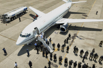 venezuela-frees-10-us-citizens-in-exchange-for-deported-nationals