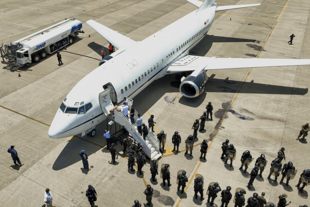 venezuela-frees-10-us-citizens-in-exchange-for-deported-nationals