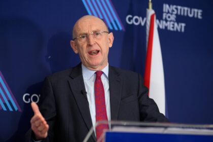 uk-defense-secretary-to-call-for-‘50-day-drive’-to-arm-ukraine