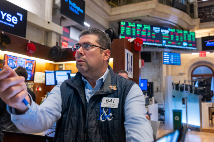 wall-street-review:-s&p-500-and-nasdaq-log-longest-record-streak-in-a-year