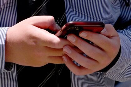 cutting-screen-time-alone-may-not-be-enough-to-help-kids-switch-off