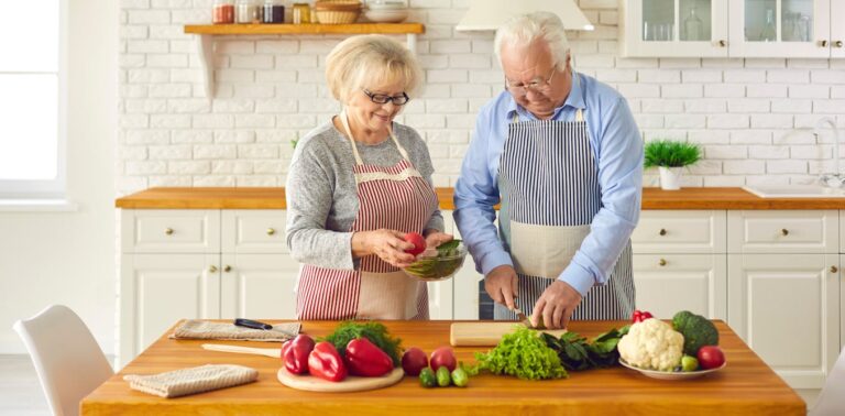 older-adults-who-follow-healthy-diets-accumulate-chronic-diseases-more-slowly-–-new-study