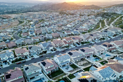 us-home-price-gains-at-slowest-pace-in-nearly-2-years:-case-shiller