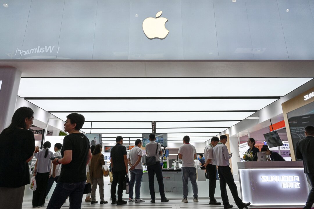 apple-closes-china-store-for-the-first-time-as-market-weakens apple-closes-china-store-for-the-first-time-as-market-weakens