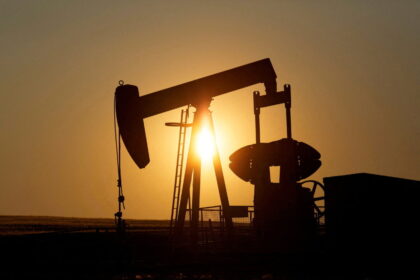 american-oil-exports-to-canada-fall-28-percent,-as-trade-deal-hangs-in-balance