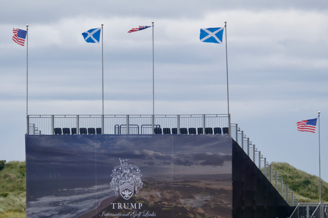windy-conditions-challenge-pro-golfers-at-trump’s-aberdeen-golf-club