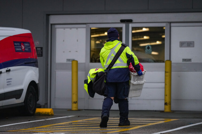 unionized-canada-post-workers-say-no-to-latest-offer-in-contract-standoff