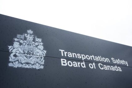 pilot-killed,-2-injured-after-small-plane-crashes-near-ottawa-airport