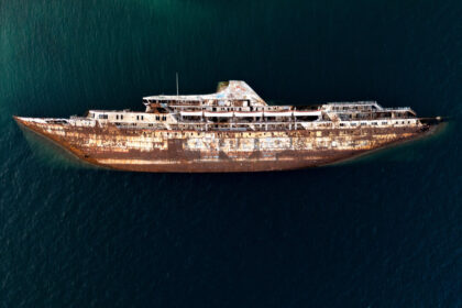 day-in-photos:-abandoned-cruise-ship,-beirut-explosion-anniversary,-storm-floris-threatens-uk