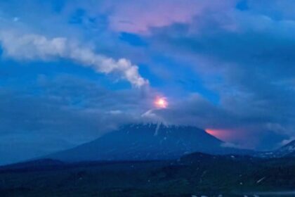 7-kamchatka-volcanoes-erupt-after-8.8-quake-in-russia