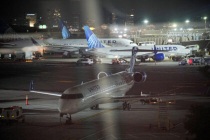 united-airlines-resumes-flights-after-resolving-technical-issue