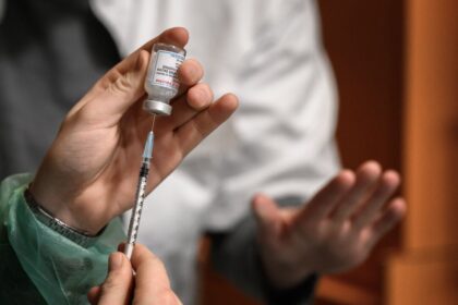 covid-19-vaccine-recipients-more-likely-to-suffer-respiratory-illness:-study