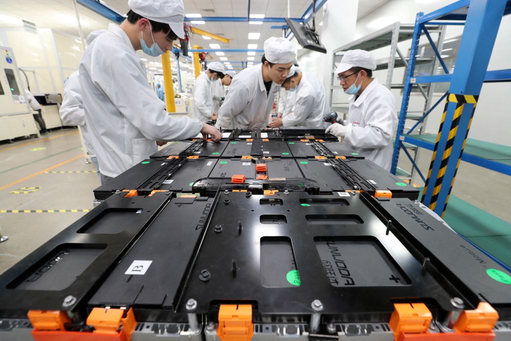 china-uses-parasitic-export-model-to-dominate-global-battery-market:-experts