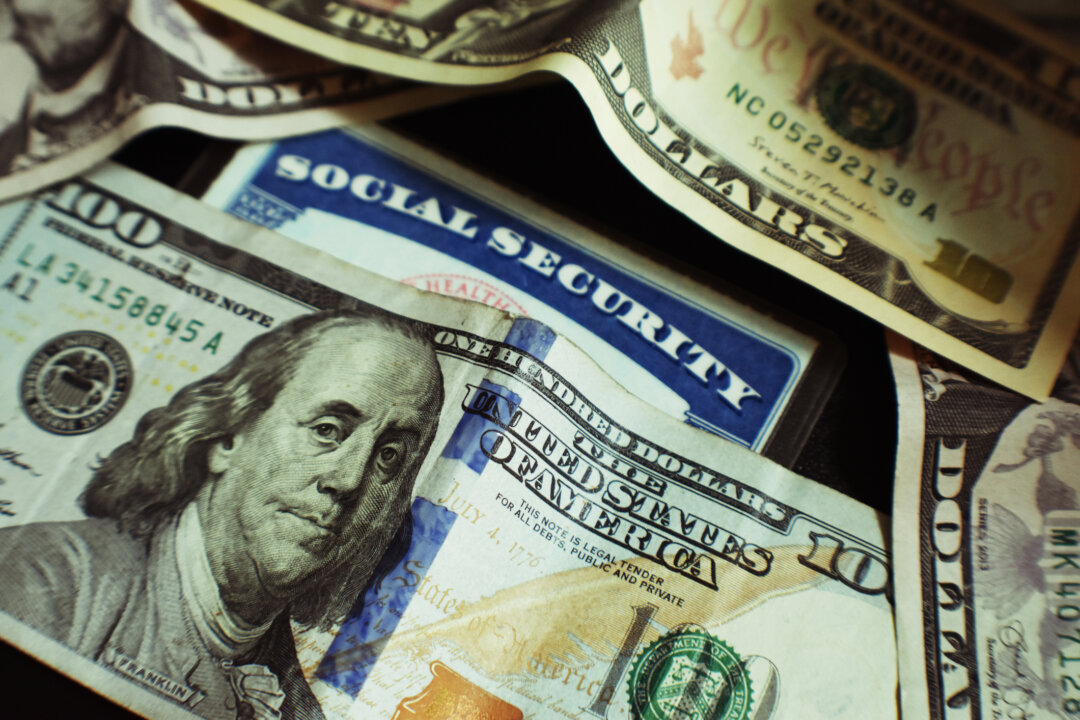 i’m-62-and-worried-about-social-security’s-future—should-i-take-it-early?