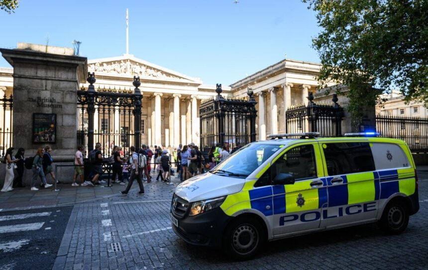 rich-londoners-hire-security,-leave-rolexes-at-home-over-knife-crime,-robberies