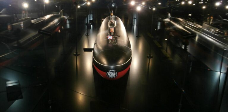 deceitful,-cold-and-unempathetic:-25-years-on,-the-kursk-submarine-disaster-reveals-a-lot-about-putin’s-personality