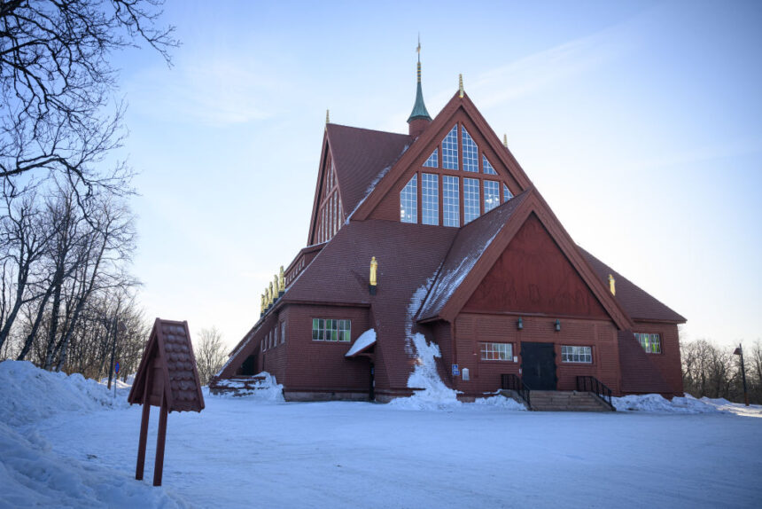 replay:-sweden’s-kiruna-church-continues-2-day-move-to-new-home