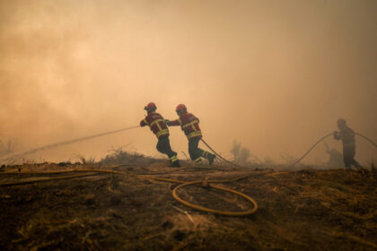 wildfire-rages-in-portugal