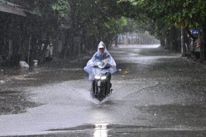 replay:-view-of-coastline-as-typhoon-kajiki-makes-landfall-in-central-vietnam