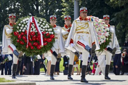 live-now:-french,-german,-polish,-and-moldovan-leaders-meet-in-moldova-to-mark-independence-day