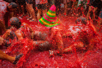 annual-‘la-tomatina’-festival-takes-place-in-spain