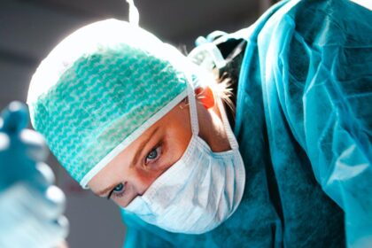 when-surgical-tools-don’t-fit:-how-gender-bias-in-design-puts-female-surgeons-at-risk