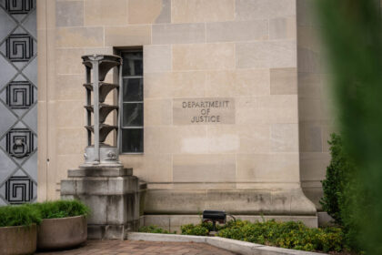 california-man-charged-in-alleged-plot-to-scam-illinois-man-out-of-$25,000