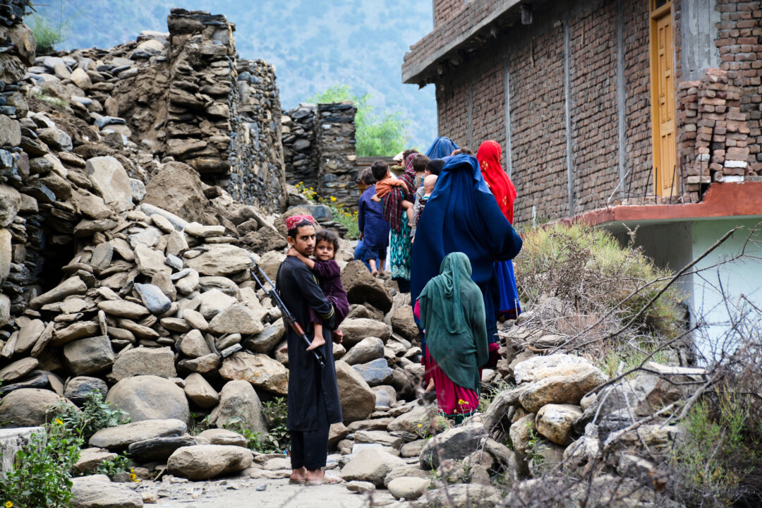 day-in-photos:-earthquake-in-afghanistan,-presidential-elections-in-guyana,-and-viking-ship