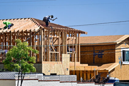 us-construction-spending-in-july-extends-decline