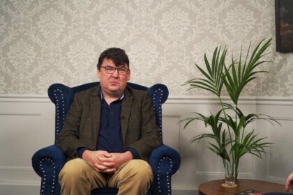 comedian-arrested-at-heathrow-airport-over-social-media-posts
