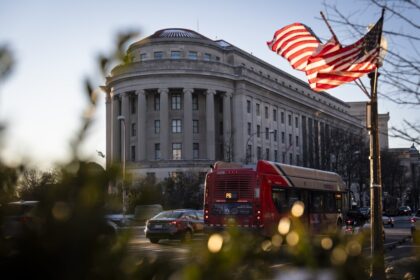 federal-in-person-work-doubles-since-trump’s-return-to-office-order,-gallup-finds