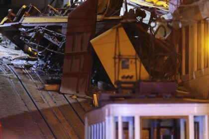 tragedy-has-struck-lisbon’s-funicular-railway.-a-transport-expert-explains-how-these-old-fashioned-trains-work